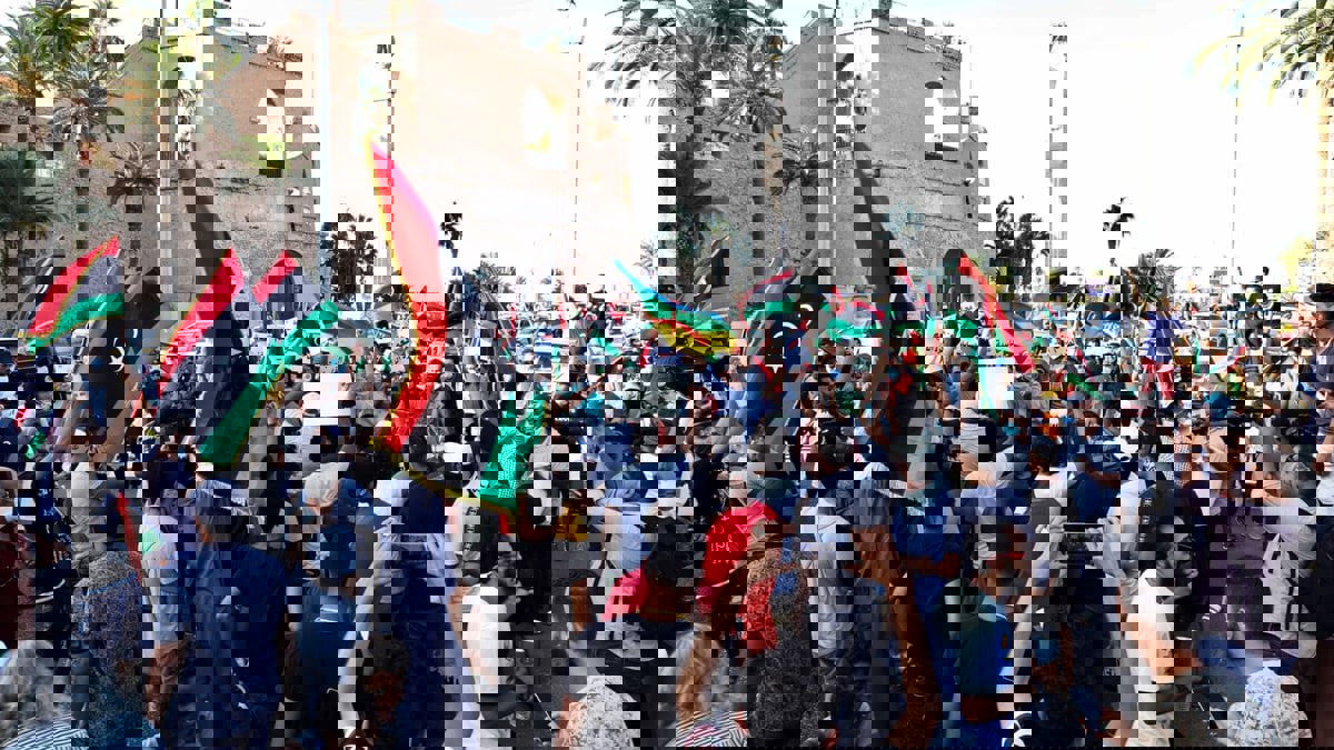 "جون أفريك": تصاعد الغضب الشعبي يهدد بإشعال ثورة في ليبيا