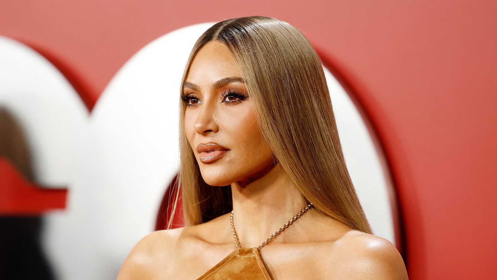 بعد 11 عاما.. كيم كارداشيان تُنهي الجدل حول فيديو الدراجة المائية