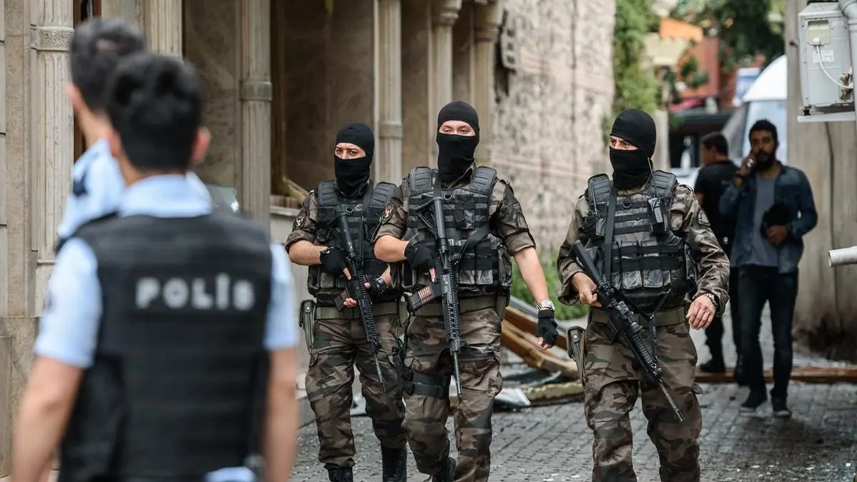 تركيا تأمر باعتقال 228 للاشتباه في صلاتهم برجل الدين فتح الله غولن