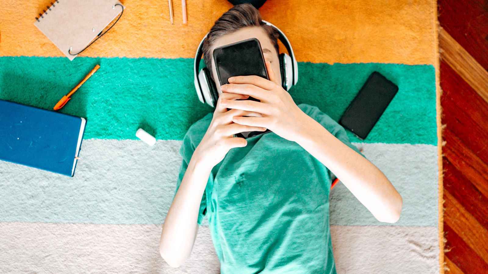 توصيات بعدم تزويد الأطفال بهاتف ذكي قبل هذا العمر