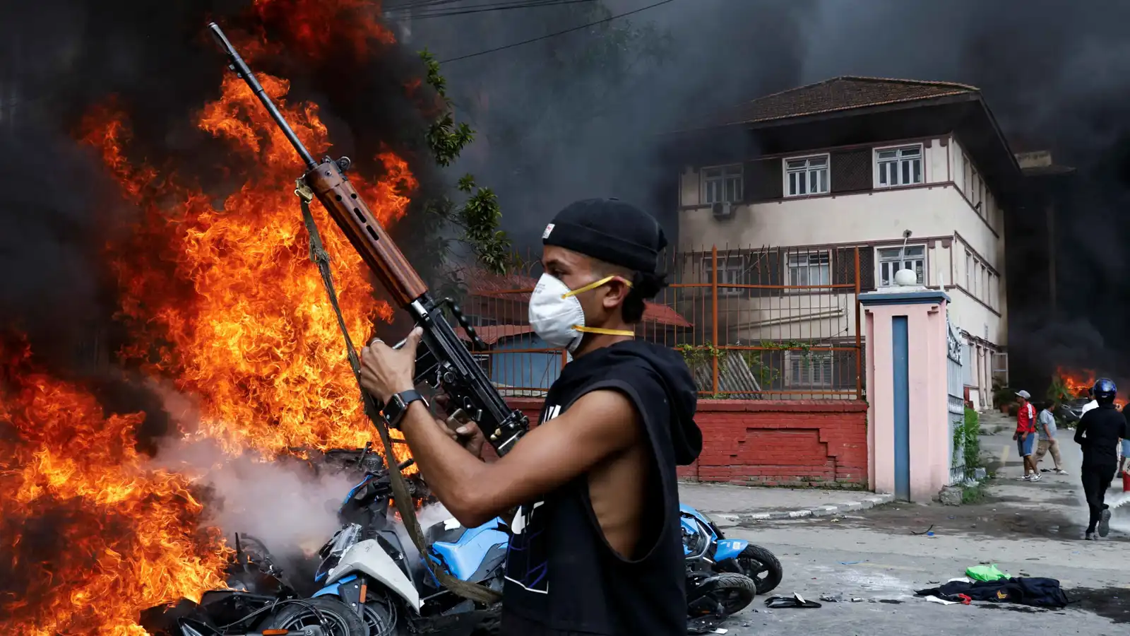 حظر تجول وتعزيزات أمنية.. نيبال على صفيح ساخن بعد احتجاجات دامية (فيديو)