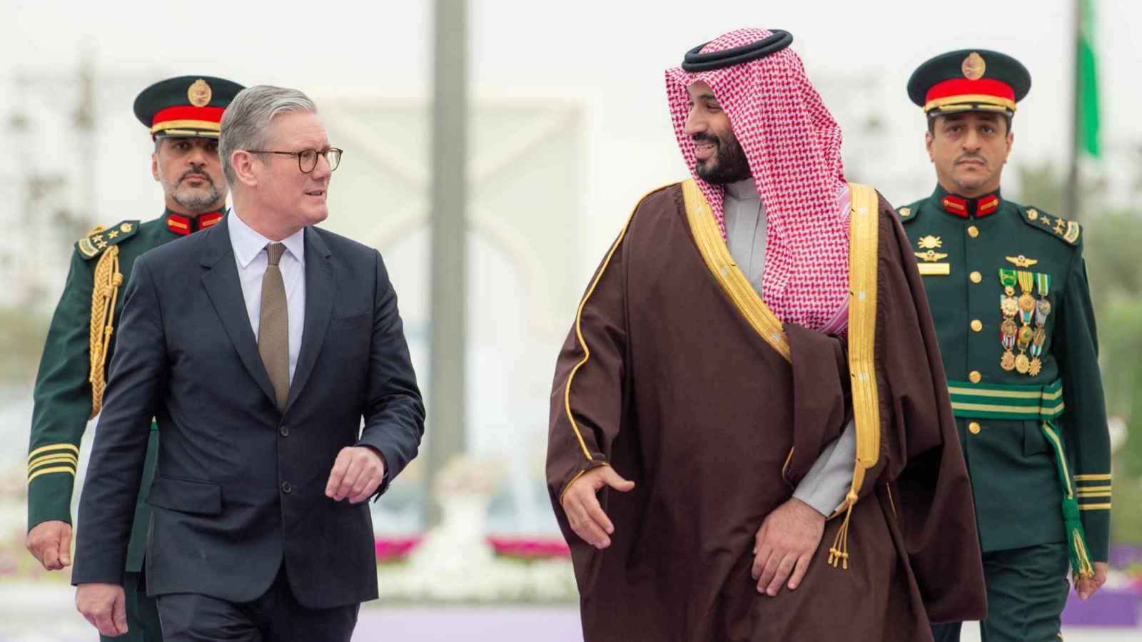 السعودية وبريطانيا تدعوان إلى خفض التصعيد بالمنطقة