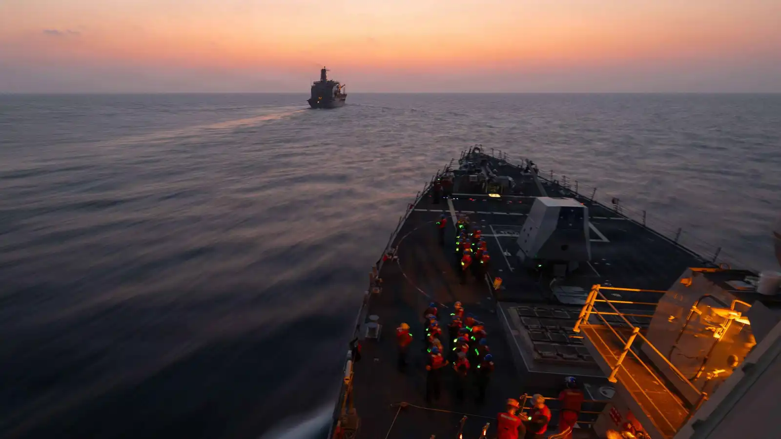 تحذيرات استخباراتية أمريكية من اشتداد "قبضة إيران" في مضيق هرمز