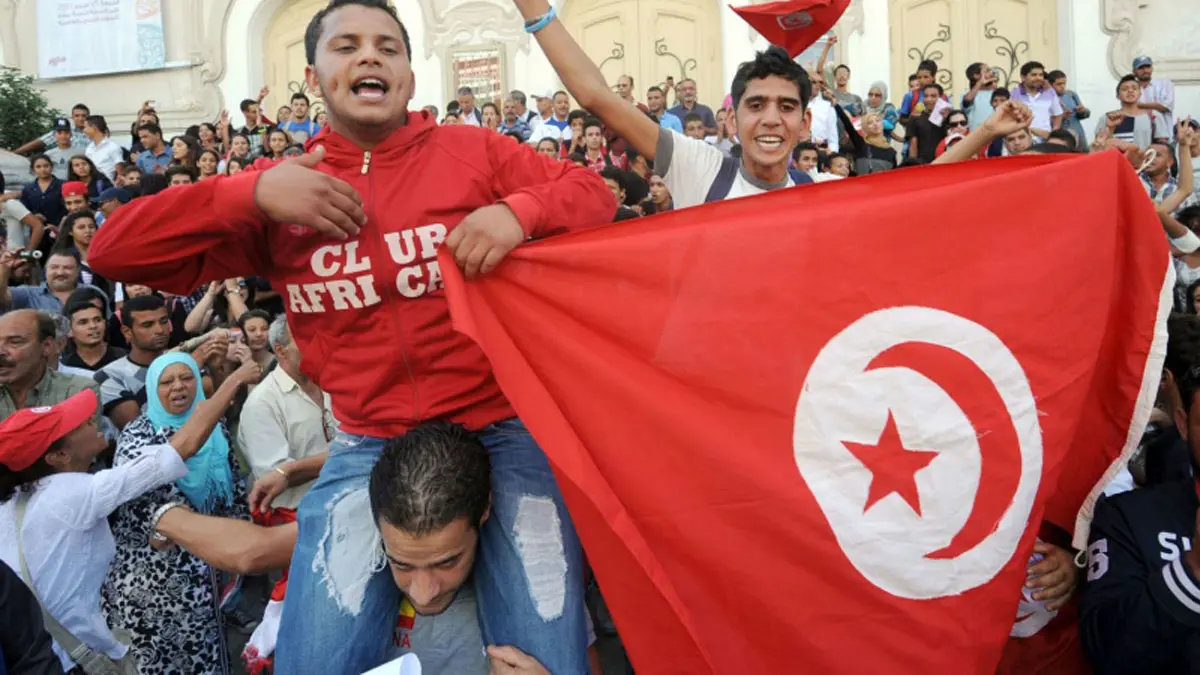بالتزامن مع عرض المشيشي أعضاء حكومته الجدد.. احتجاجات أمام البرلمان التونسي ضد انتهاكات الشرطة (صور)