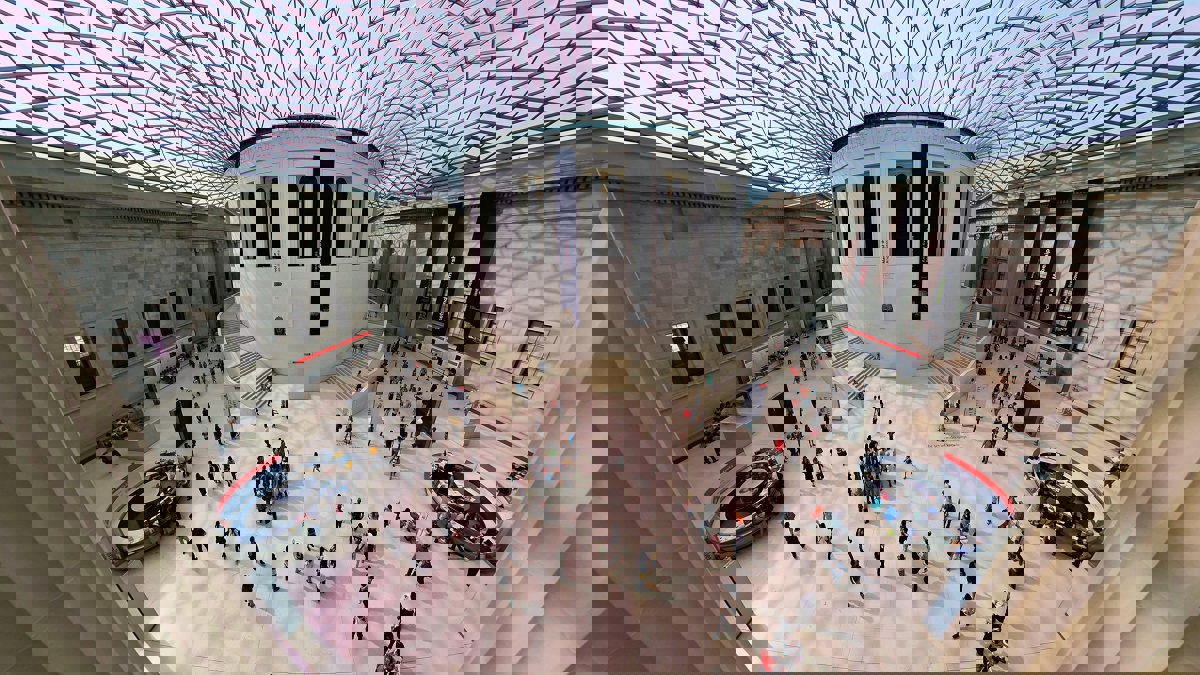 بعد العزلة التي سببها كورونا.. "غوغل" توفر جولة افتراضية لزيارة 500 متحف عالمي عبر الهاتف