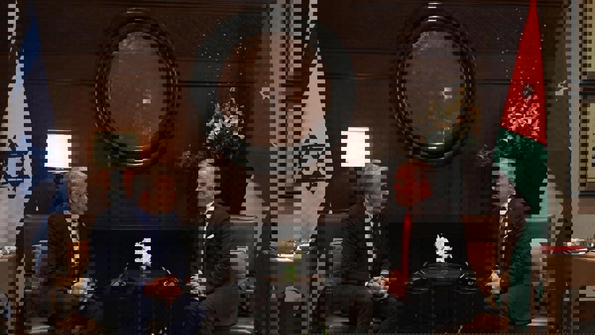 العاهل الأردني ورئيس الوزراء الإسرائيلي يبحثان التهدئة في الضفة الغربية