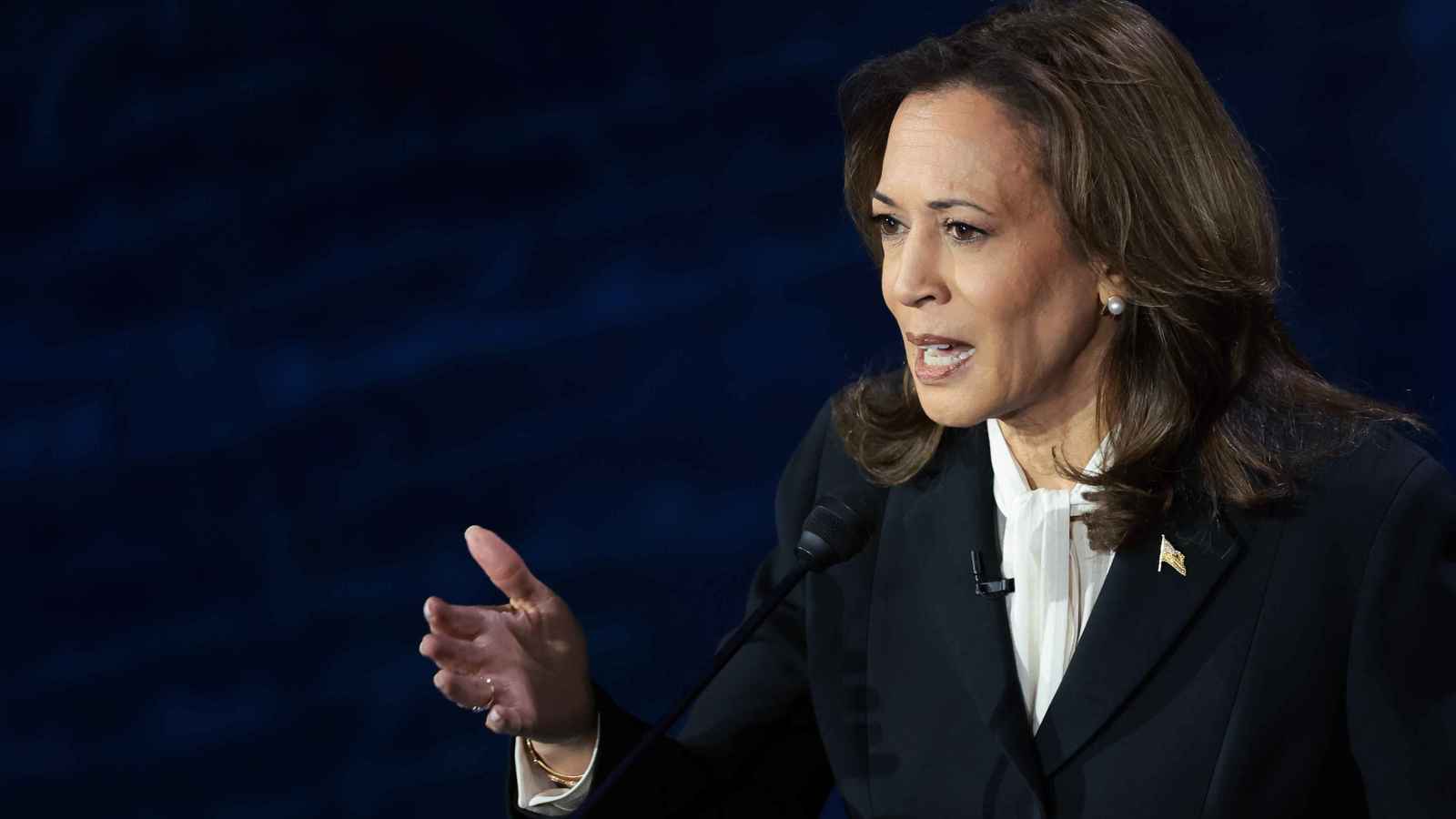 الكشف عن ورقة هاريس "الرابحة" للتغلب على ترامب