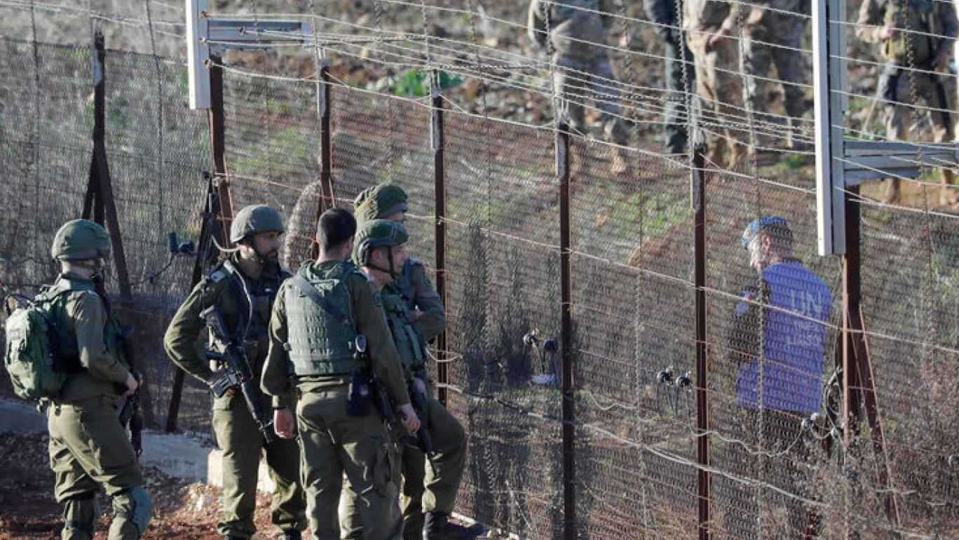 مع انتهاء مهلة نزع السلاح.. إسرائيل تنشر وحدات للتدخل السريع على الحدود مع لبنان