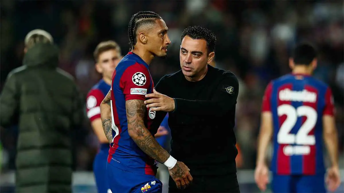 برشلونة "يمنع" تشافي من التدريب داخل إسبانيا