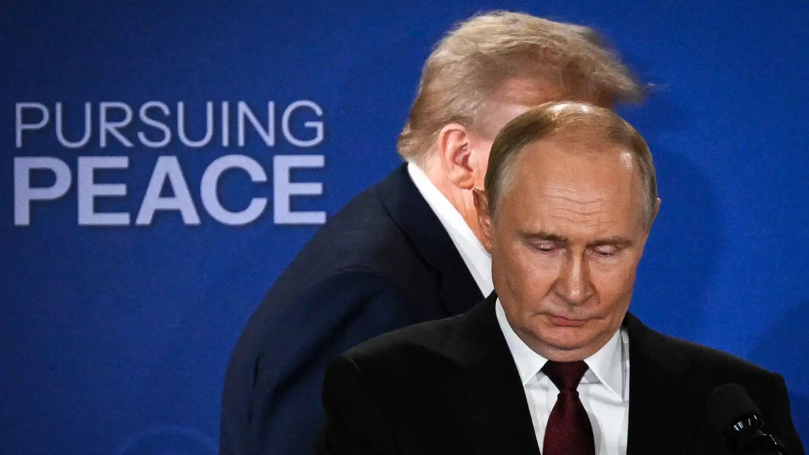 ترامب أبلغ زيلينسكي.. بوتين عرض تجميد القتال بشرط