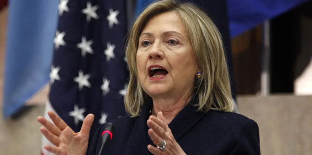 كلينتون تهاجم خطة ترامب الاقتصادية وتصفها بـ"المكررة"