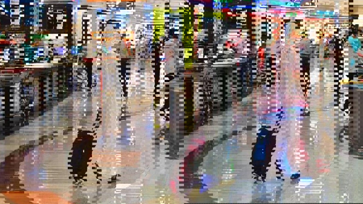 الإمارات تلزم جميع القادمين عبر مطاراتها بإجراء فحص كورونا