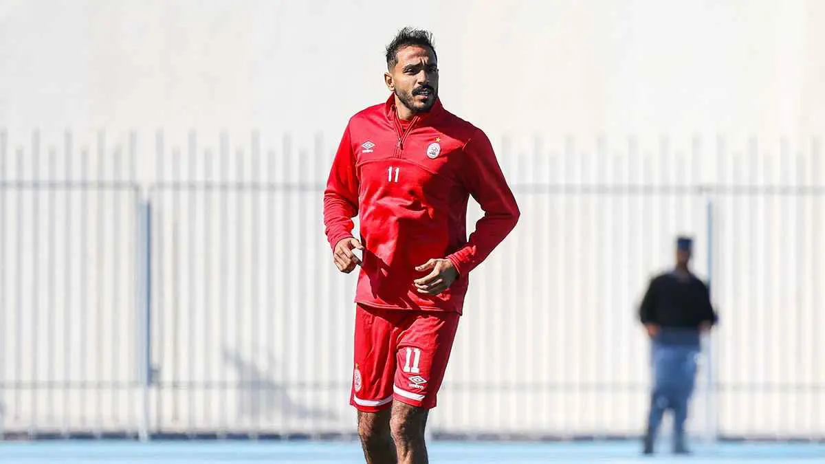 أصيب بعد تسديد الكرة.. كهربا يطلب التبديل قبل نهاية الشوط الأول (صور)