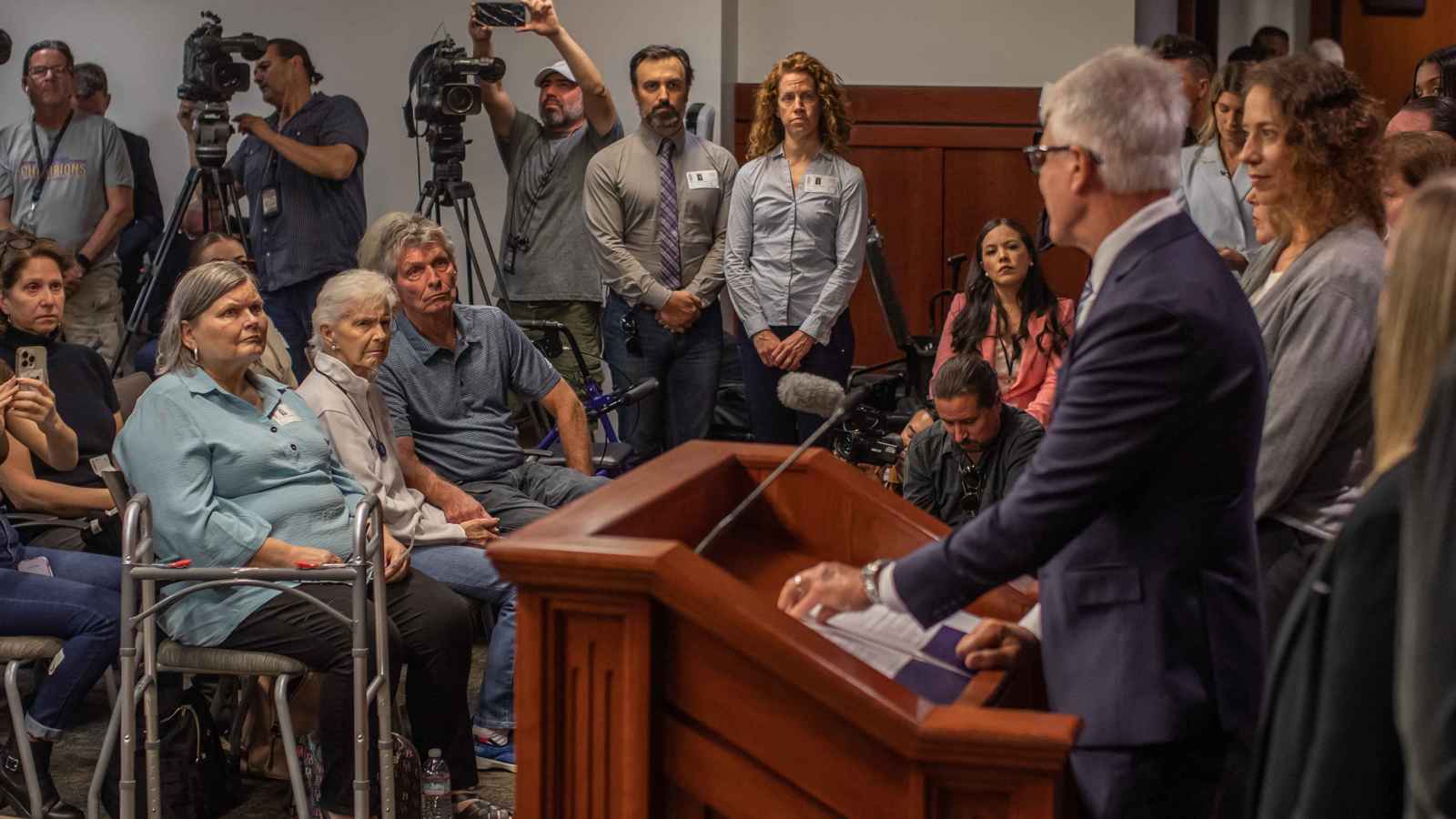 قتلا والديهما قبل 35 عاماً.. الأخوان مينينديز يطلبان العفو من حاكم كاليفورنيا