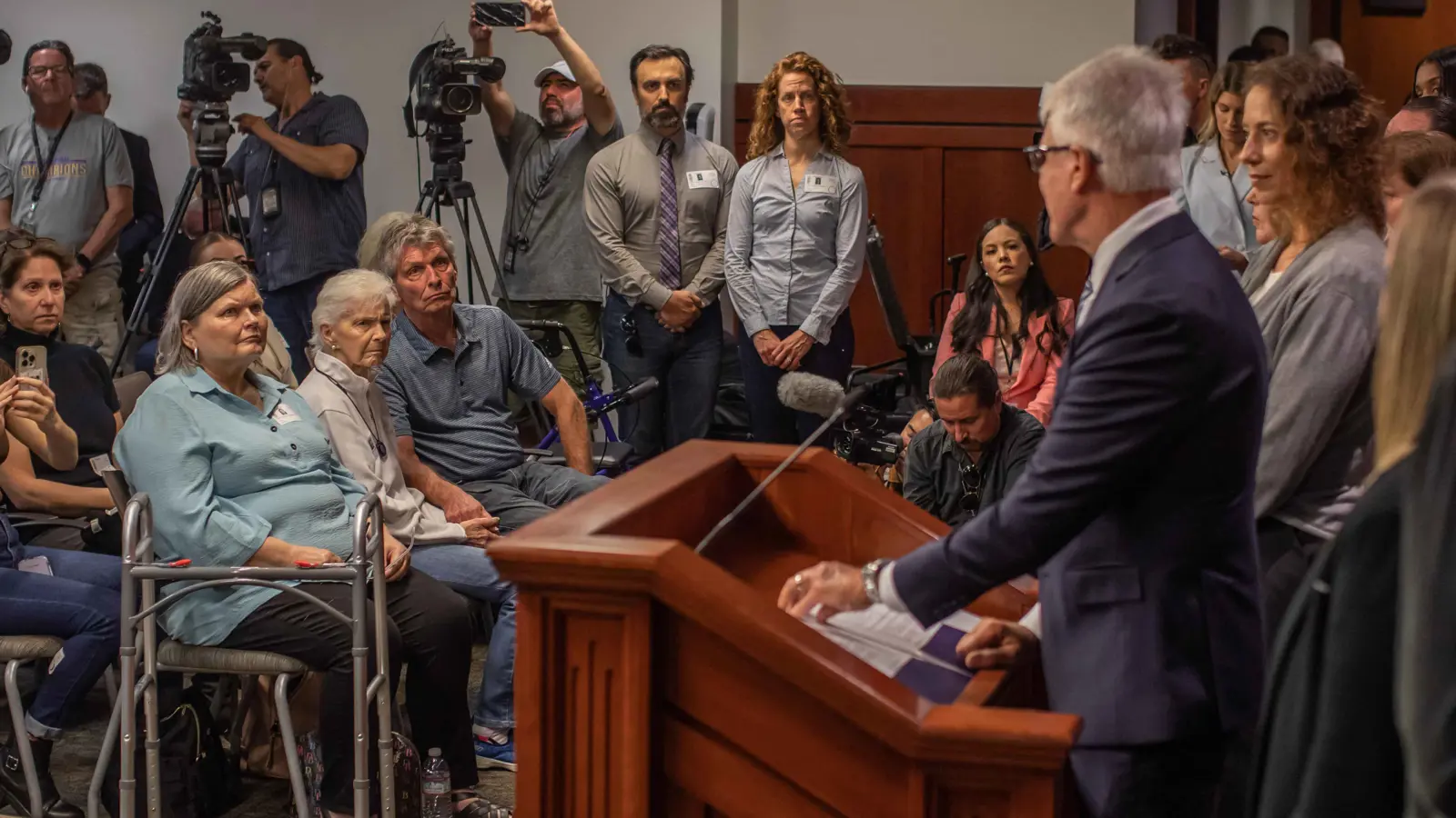 قتلا والديهما قبل 35 عاماً.. الأخوان مينينديز يطلبان العفو من حاكم كاليفورنيا