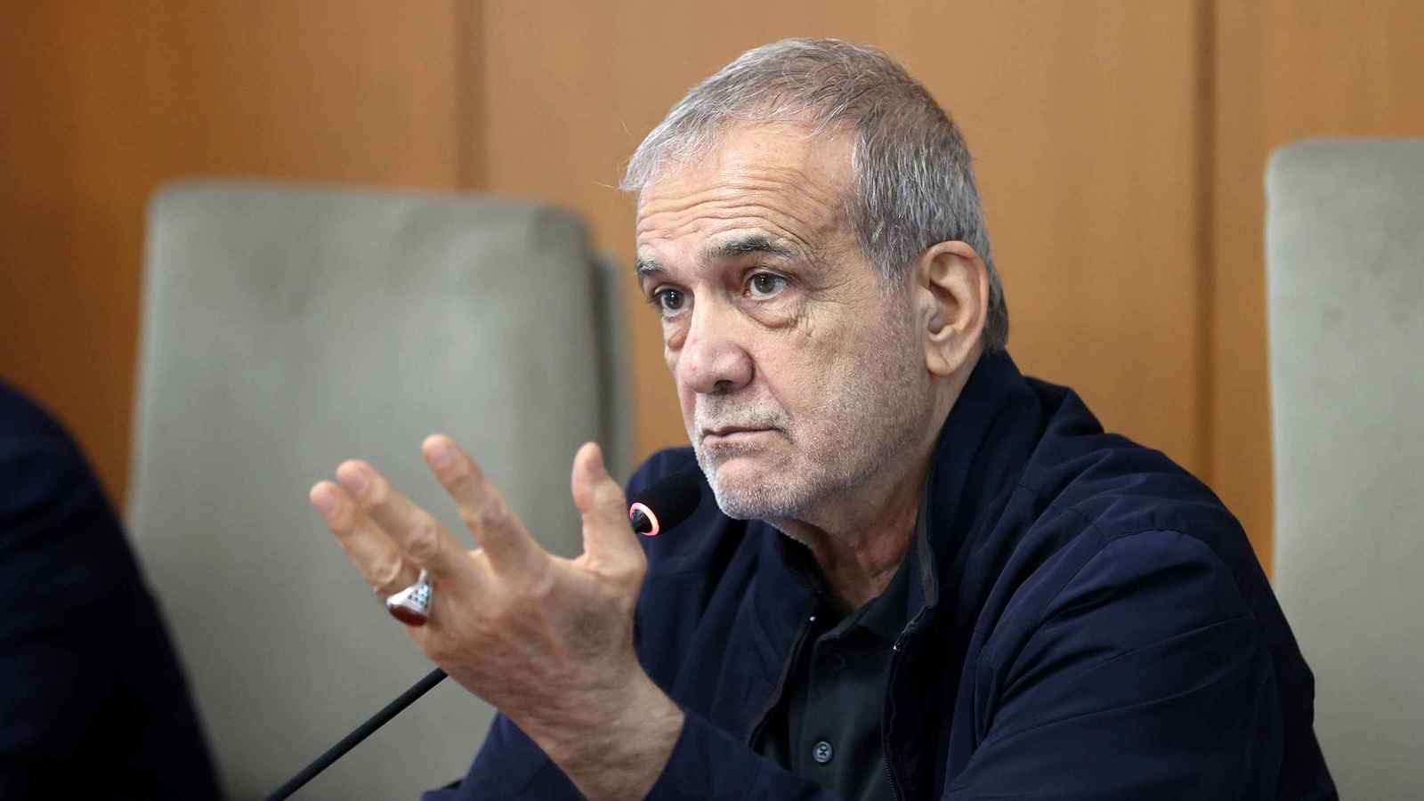 بزشكيان يعلن استعداد طهران لاستئناف المفاوضات النووية