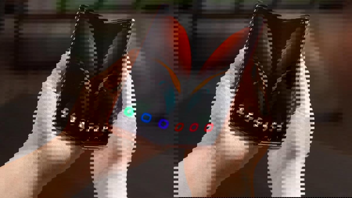 الكشف عن هاتف سامسونغ 5G‏ Galaxy W21 الذكي القابل للطي