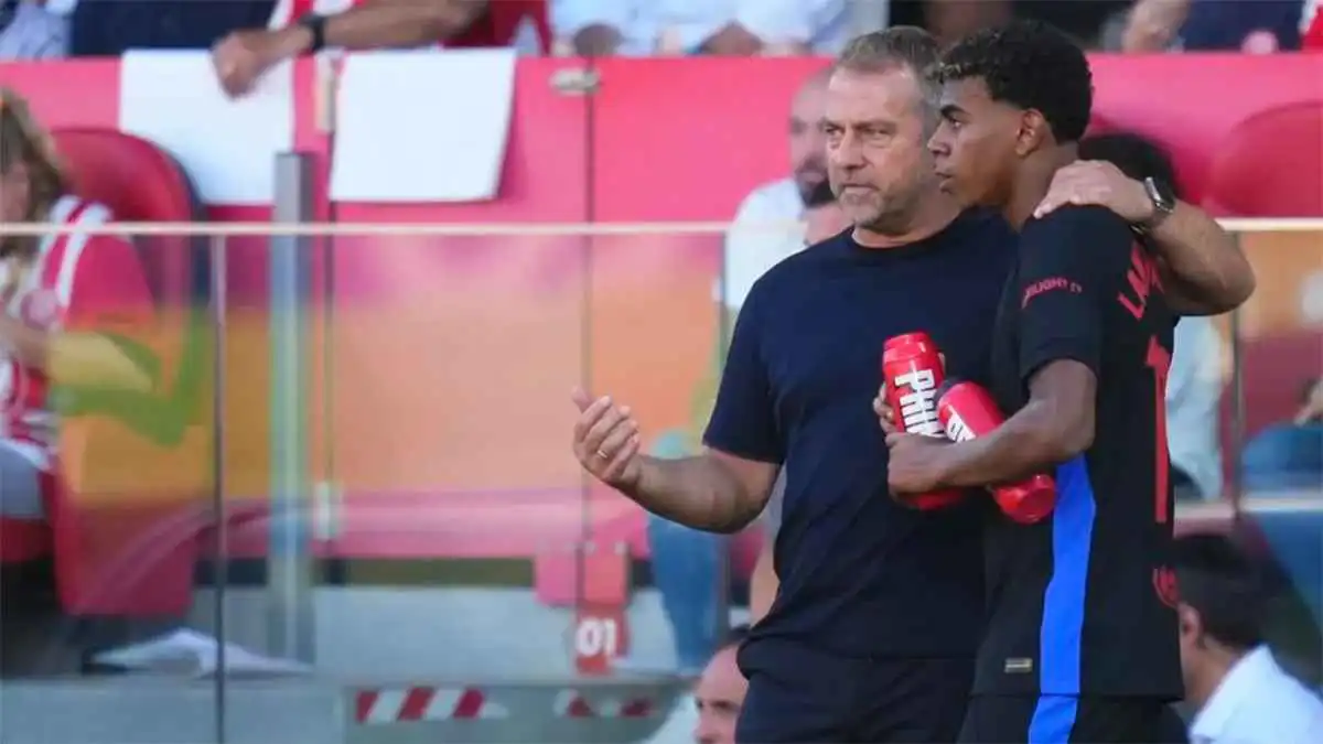 تمرد لامين يامال وخضوع فليك..  أزمة "تزلزل" برشلونة قبل الكلاسيكو