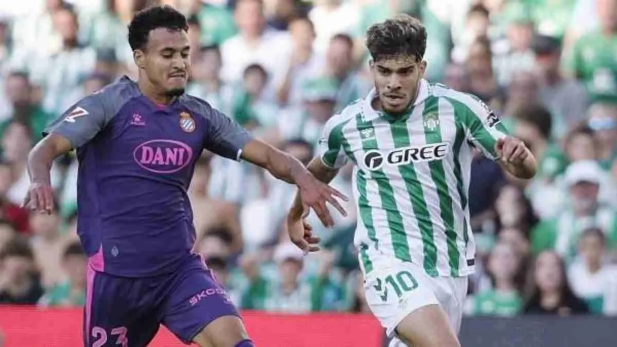 الزلزولي يثير غضب مدرب ريال بيتيس (فيديو)