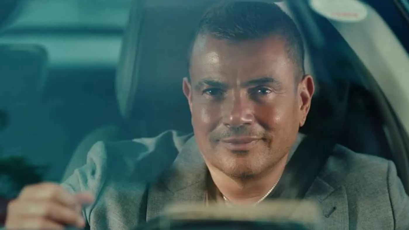 إضرام النيران بسيارة شقيق عمرو دياب.. ما القصة؟