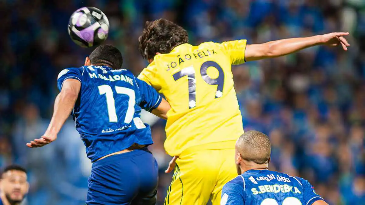 6 خبراء تحكيم يحسمون الجدل.. هل حُرم الفتح من ضربة جزاء ضد النصر؟