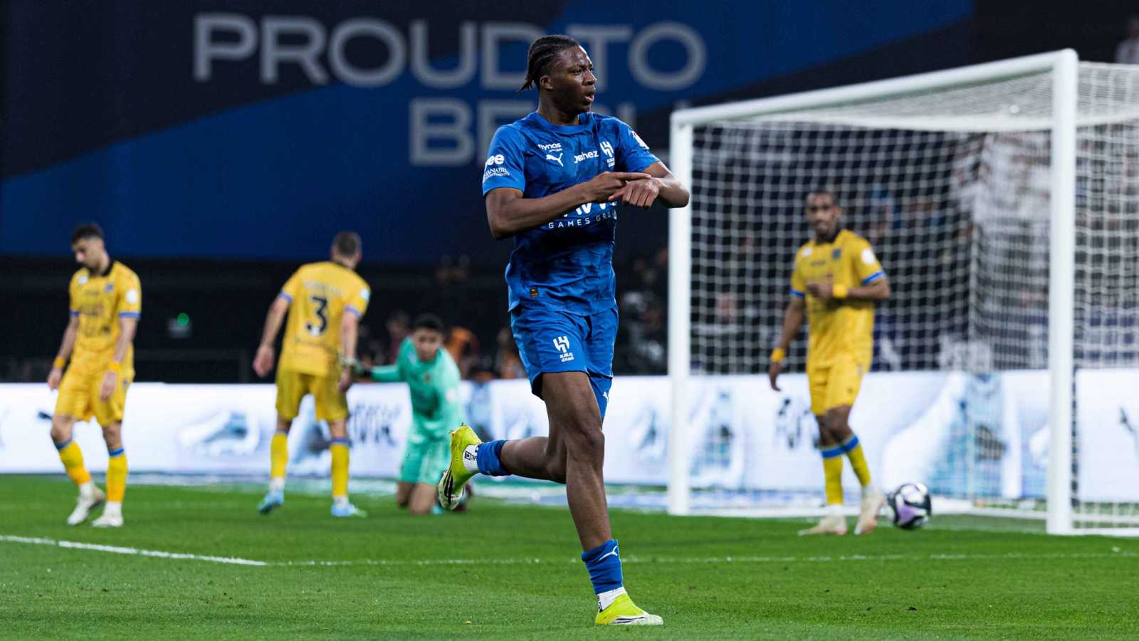 الأضخم منذ بداية المشروع.. كم أنفق الهلال السعودي على صفقات اللاعبين؟ 