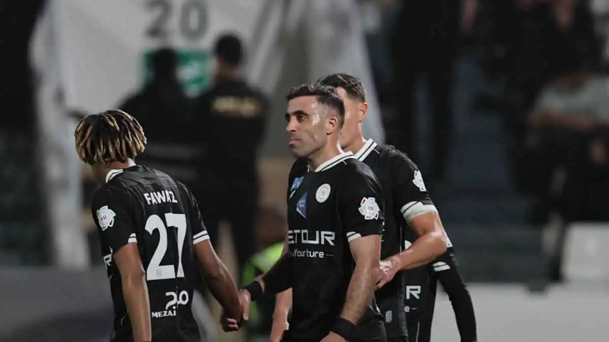 عبدالرزاق حمدالله يحتفل بهدفه في شباك الهلال