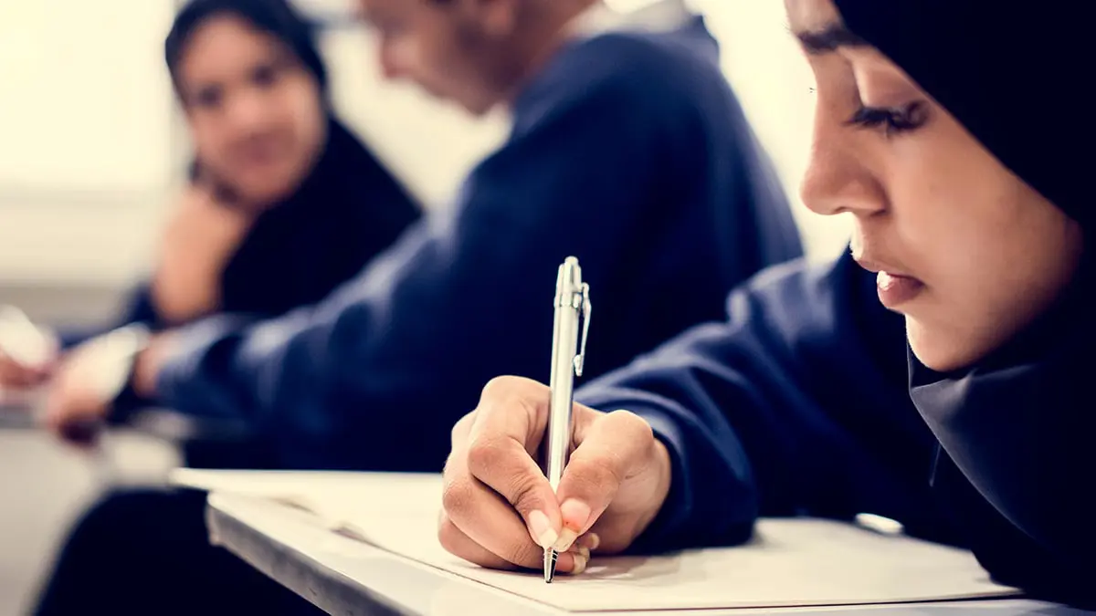 الإمارات تمنح الإقامة الذهبية لأوائل الثانوية العامة وأسرهم من المقيمين