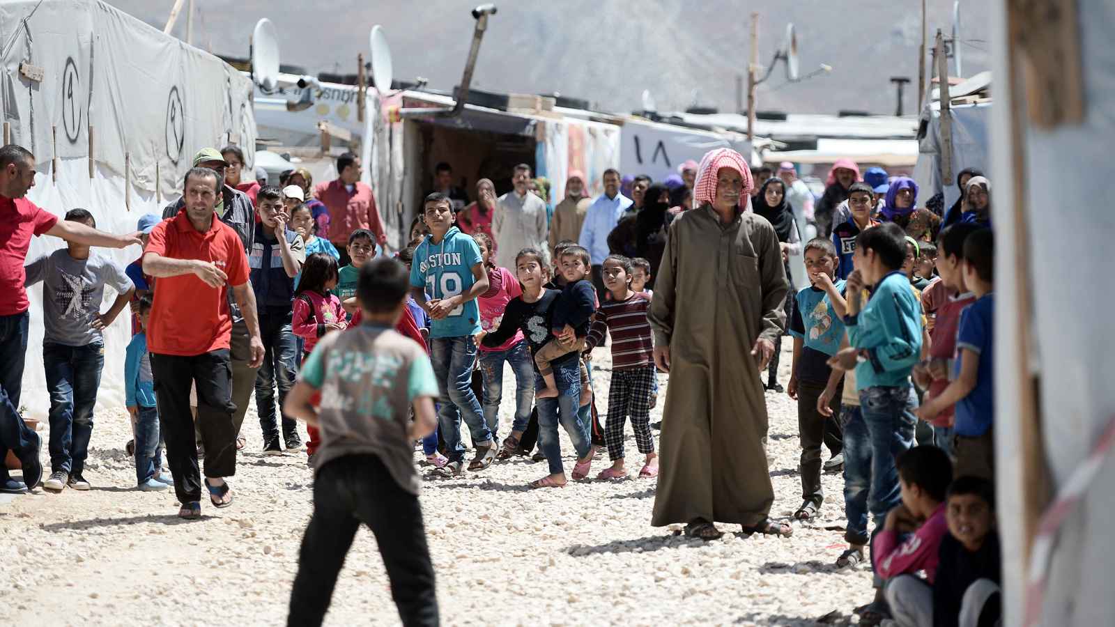 عام على سقوط الأسد.. عقبات تعرقل عودة 5 ملايين لاجئ إلى سوريا