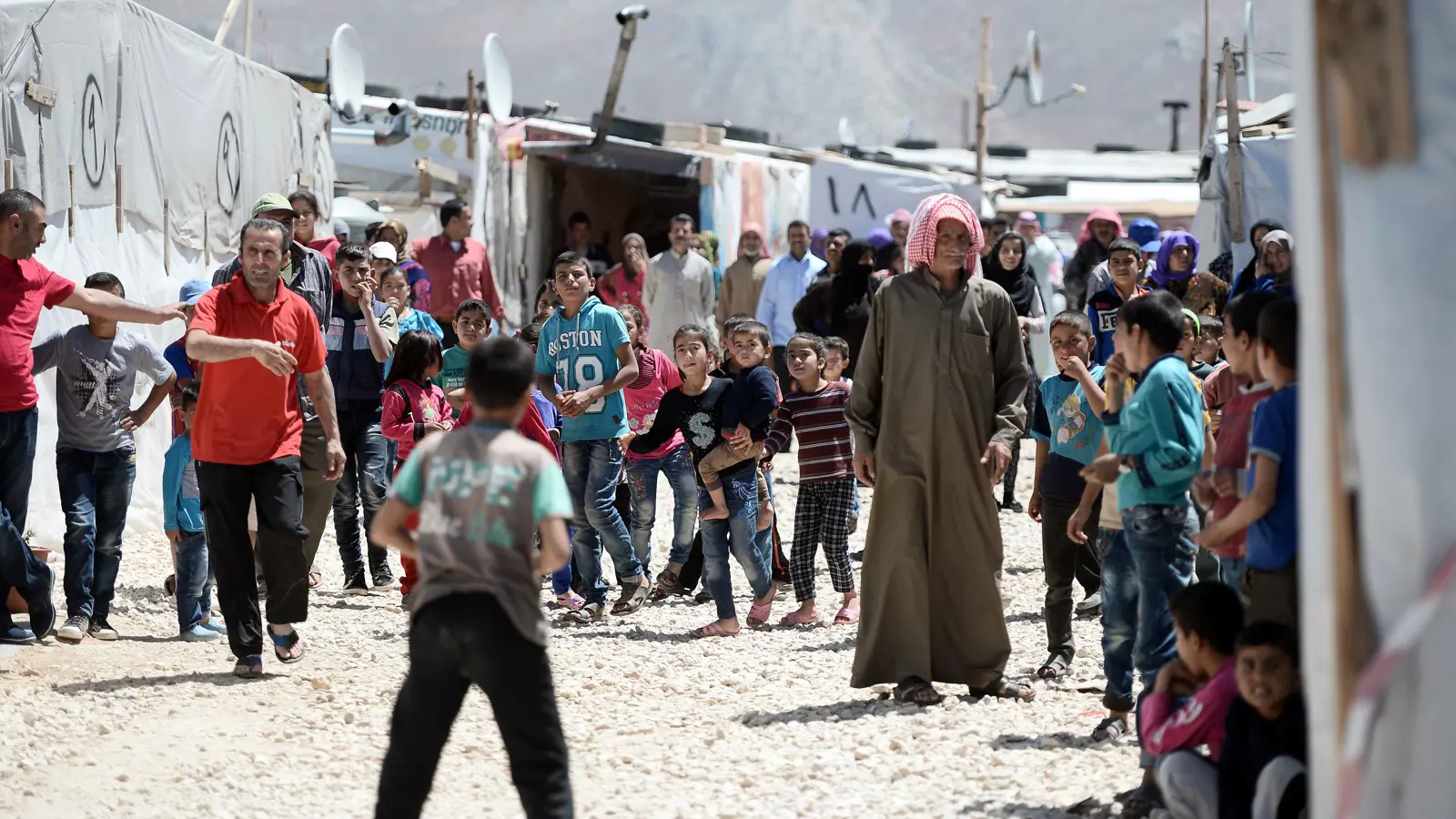 عام على سقوط الأسد.. عقبات تعرقل عودة 5 ملايين لاجئ إلى سوريا