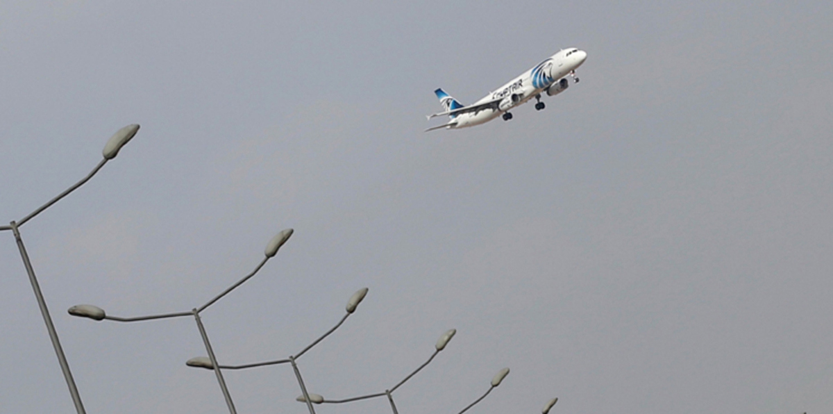 مصر تستعين بشركتين فرنسية وإيطالية لإيجاد الصندوقين الأسودين للطائرة المنكوبة