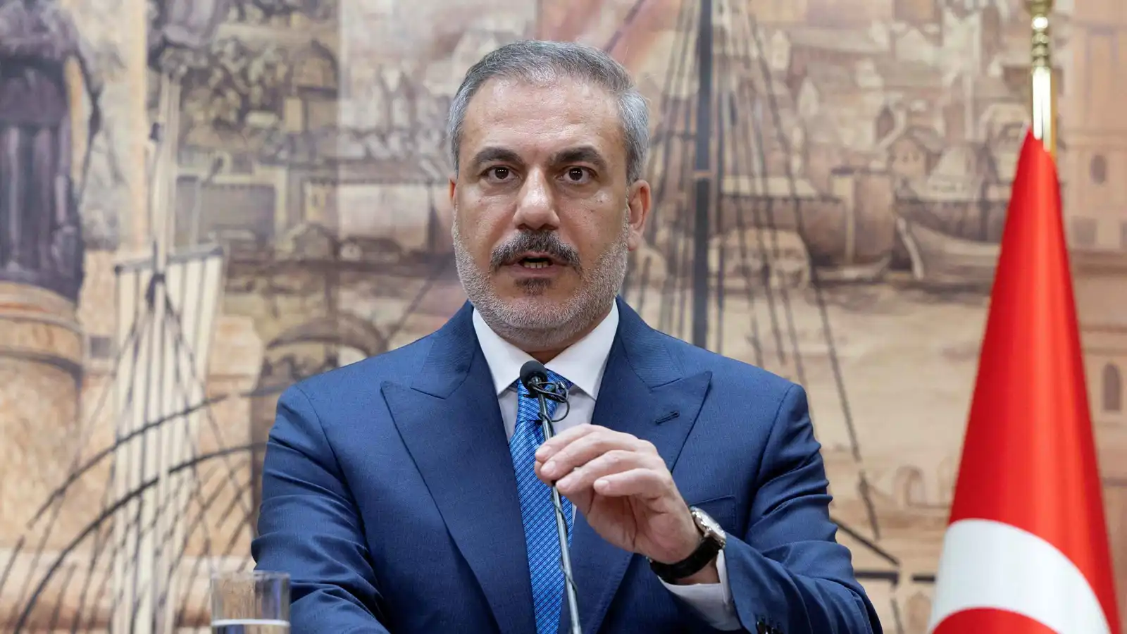 فيدان: تركيا تدعم حقوق الأكراد في سوريا