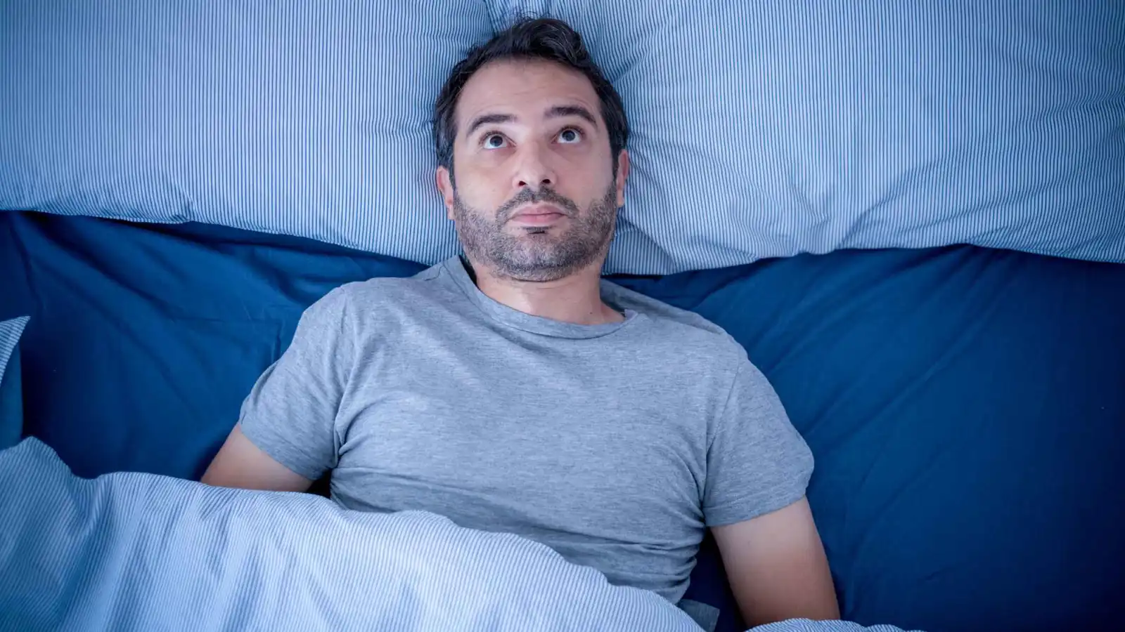 من الإضاءة إلى التمارين.. خطوات بسيطة للتغلب على الأرق