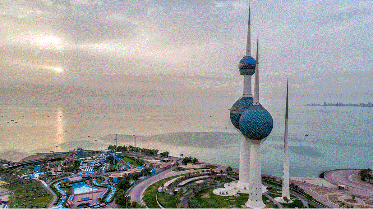 لدوره البارز خلال الغزو العراقي.. كويتيون يحتفون بطبيب مصري
