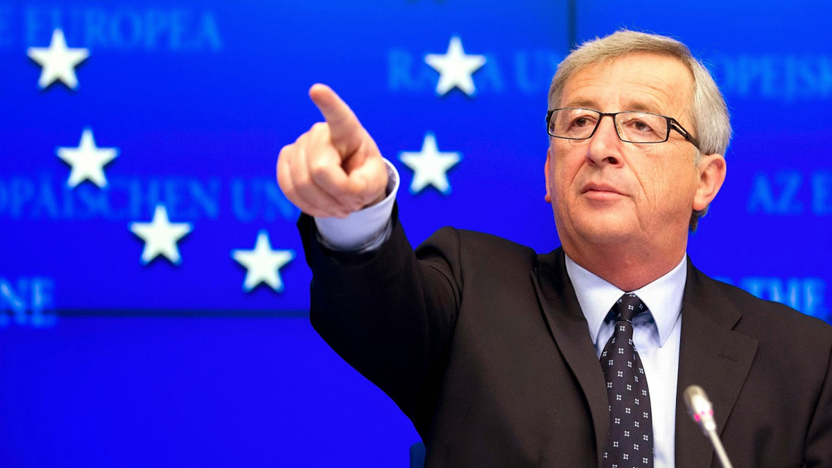 بالفيديو.. تصرفات غريبة ليونكر خلال قمة الاتحاد الأوروبي