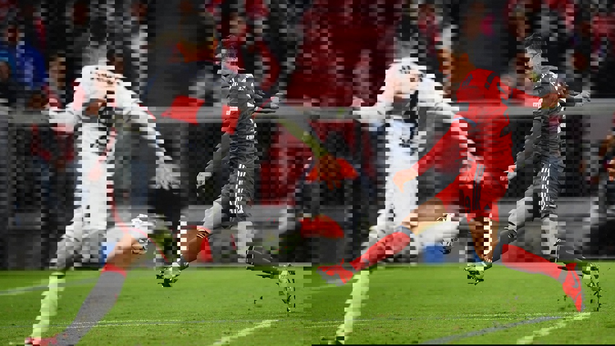 قطار بايرن ميونخ يدهس شتوتغارت ويشدد الخناق على بروسيا دورتموند في الدوري الألماني (فيديو)
