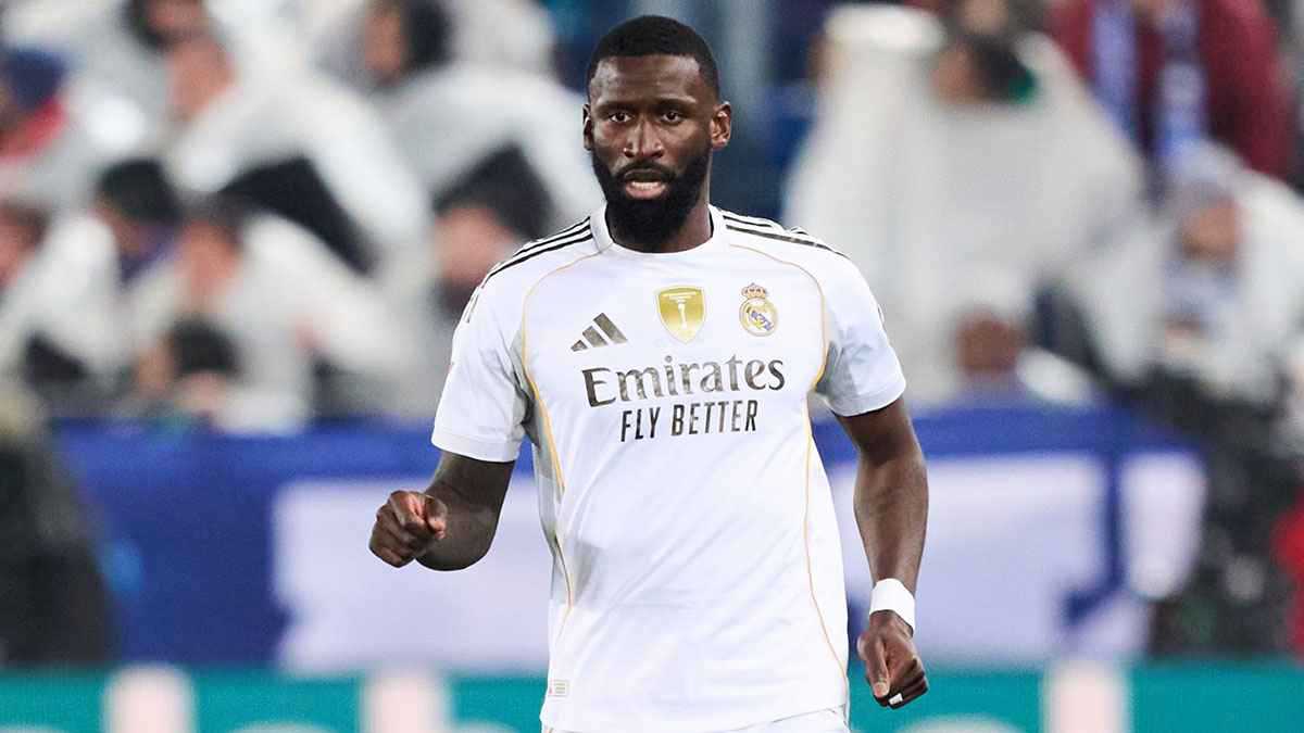 مستعد لصنع تمثال له.. أربيلوا يطالب إدارة ريال مدريد بتجديد عقد روديغر 