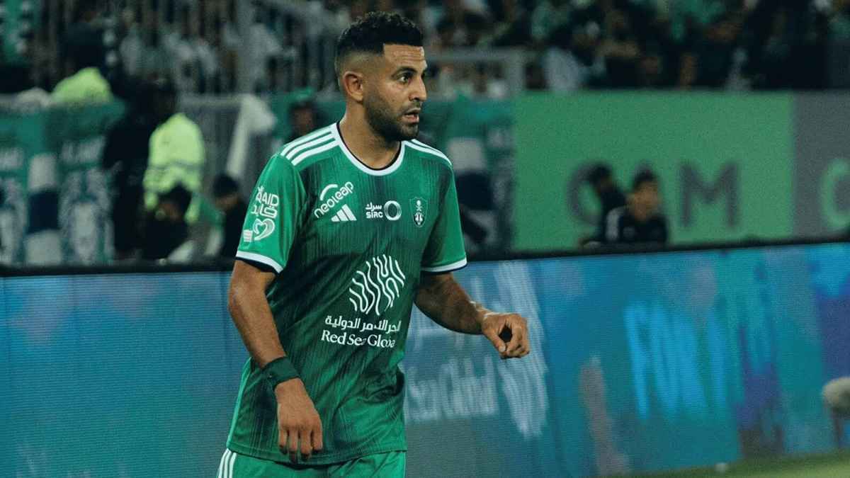 كيف رد الجزائريون على تجاهل صلاح لرياض محرز في اختيارات الأفضل؟