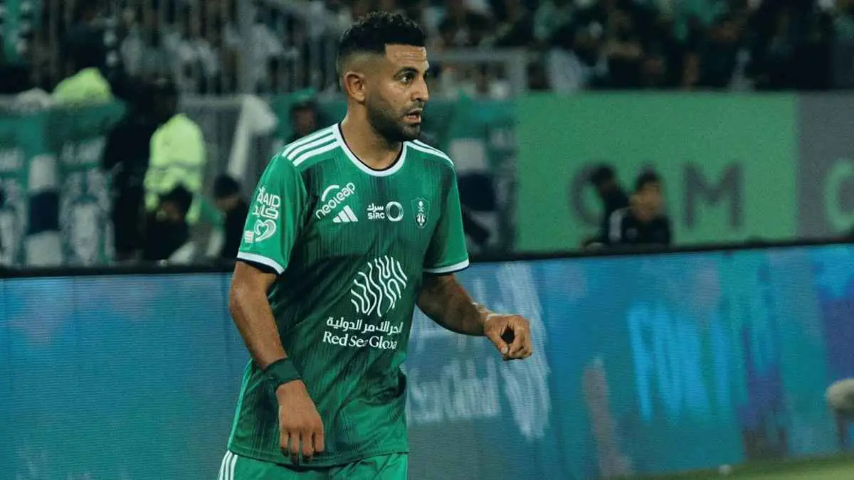 كيف رد الجزائريون على تجاهل صلاح لرياض محرز في اختيارات الأفضل؟