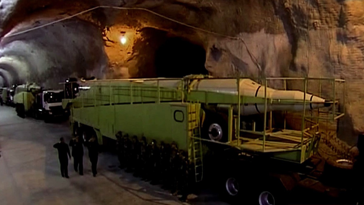 الحرس الثوري الإيراني يكشف قاعدة صواريخ تحت الأرض في الخليج‎