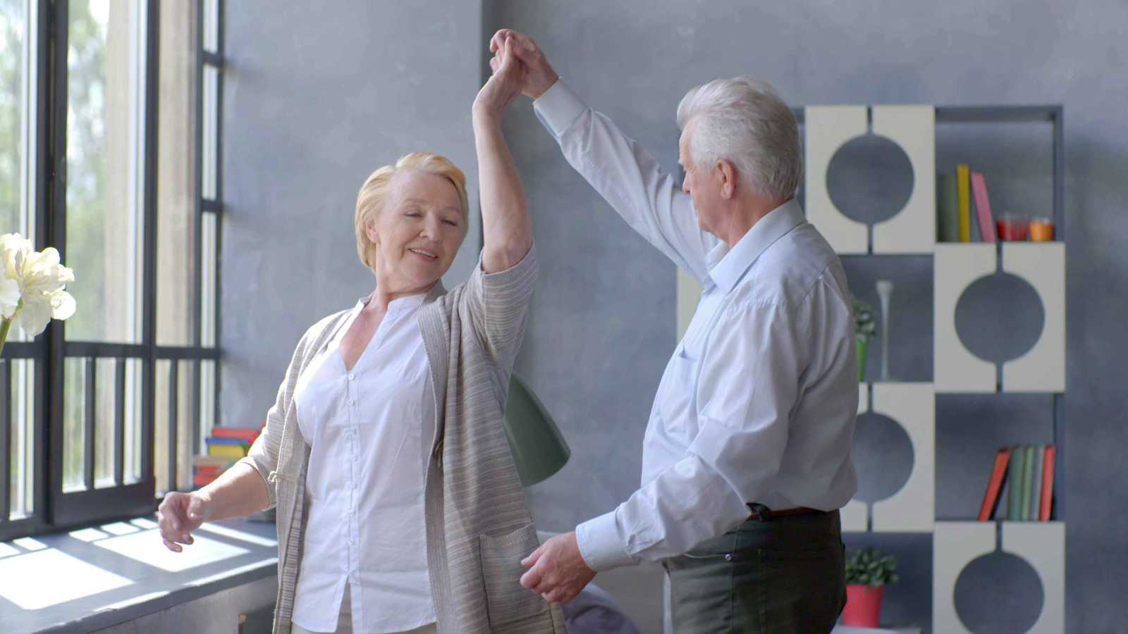 الرقص يعيد البسمة والاتزان لمصابي الزهايمر