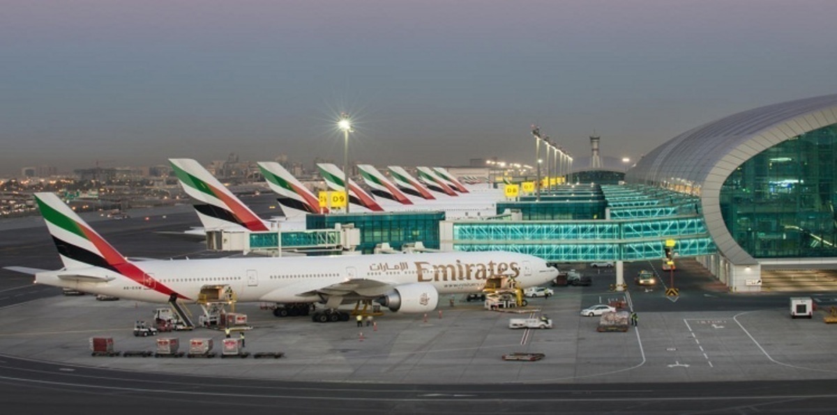 الطقس يؤخر ويحول عشرات الرحلات من مطاري أبوظبي ودبي