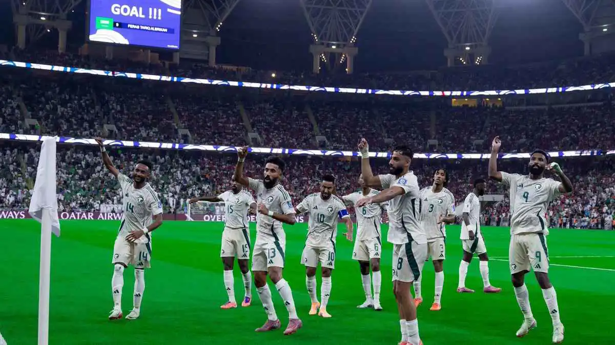 المنتخب السعودي يخطف فوزا مثيرا من إندونيسيا بتصفيات كأس العالم (فيديو)