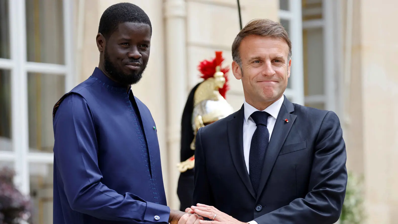 ضمن "خطة الرحيل".. فرنسا تسلم السنغال قاعدة عسكرية