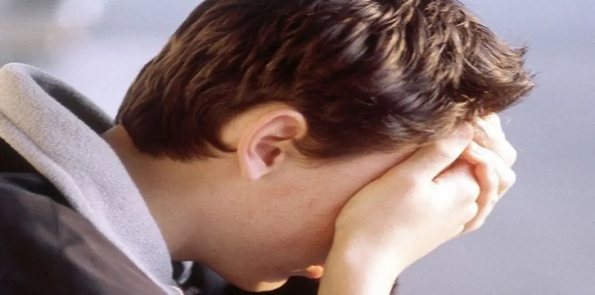 ما سبب المعاناة النفسية لدى غالبية المراهقين؟