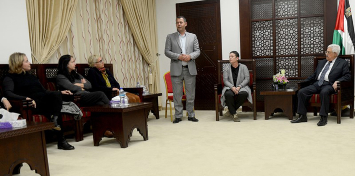 عباس يستقبل وفداً نسائياً إسرائيلياً داعماً للسلام