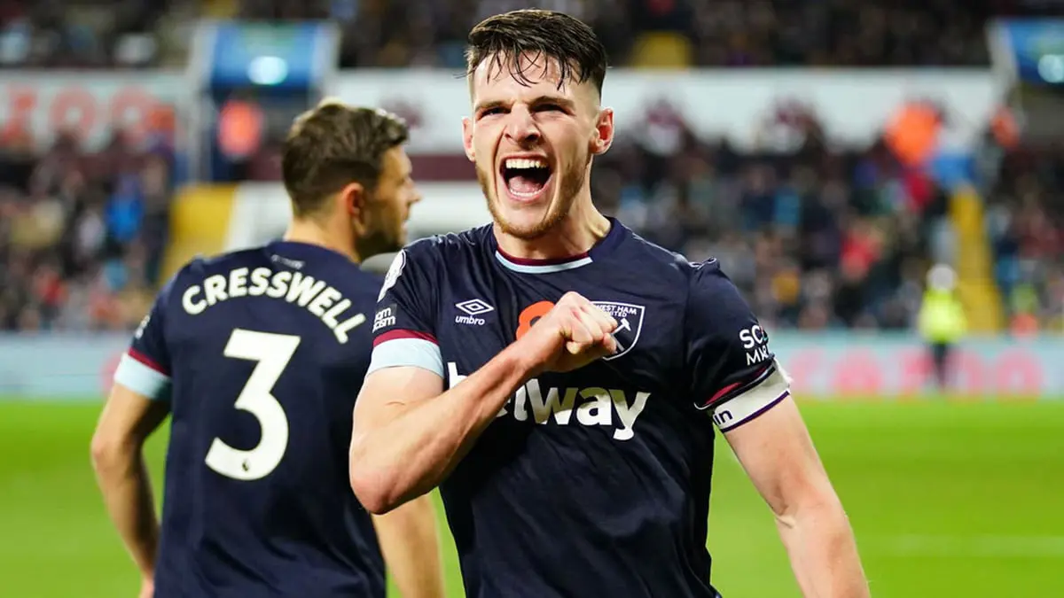 ذا صن: تراجع وست هام يمنح مانشستر يونايتد الأمل في ضم ديكلان رايس