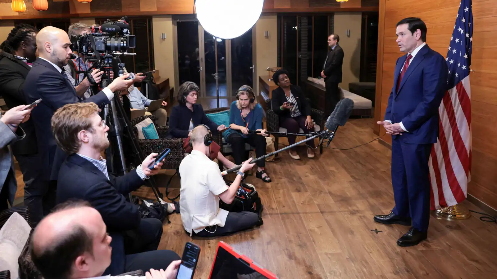 ماركو روبيو يتحدث للصحفيين