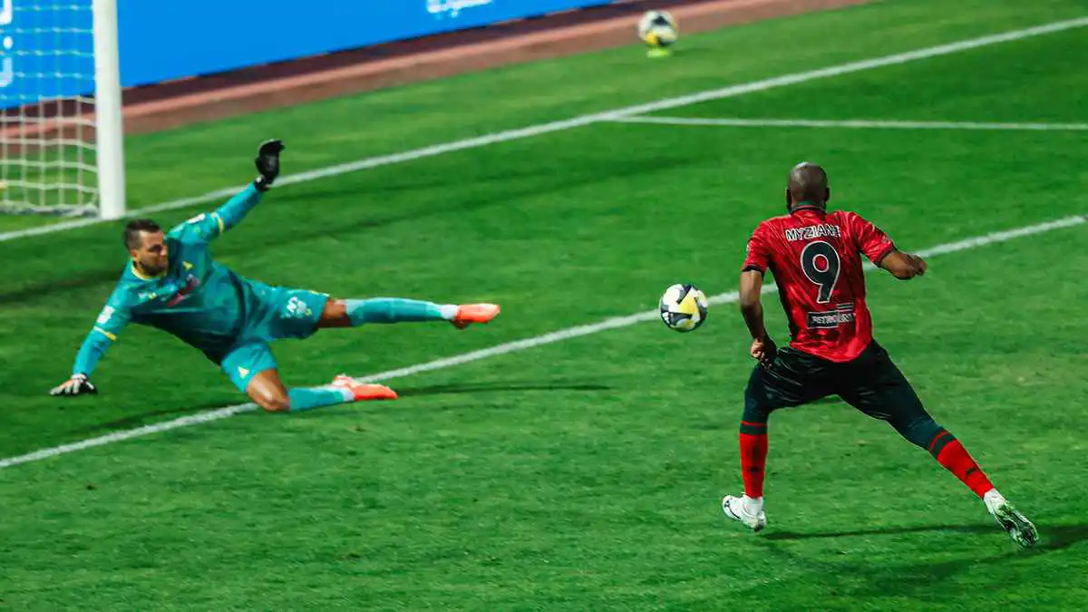 الخلود يقصي الخليج من كأس الملك ويتأهل لنصف النهائي