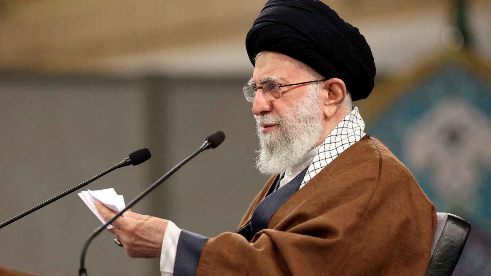 "نيويورك تايمز": خامنئي أمر بضرب إسرائيل بعد أن "صُدم" بحجم الأضرار